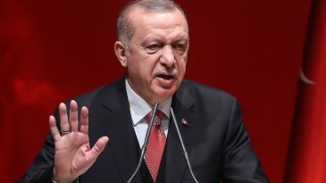“HAFTA SONU EVDE KALIYORUZ TÜRKİYE”