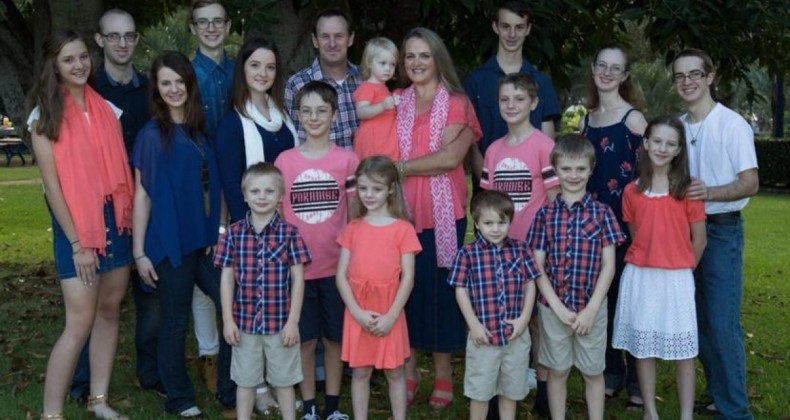 16 çocuklu aile yeni yıla Hazır