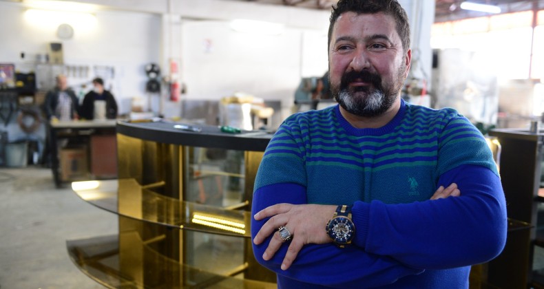 Usta bulamayınca başladığı imalat işinde “ihracatçı” oldu