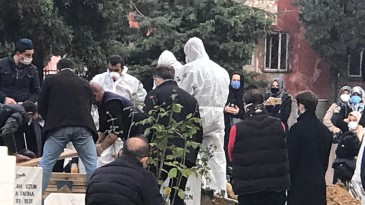 Koronavirüse yenik düşen yaşlı çiftin cenazeleri aynı gün defnedildi
