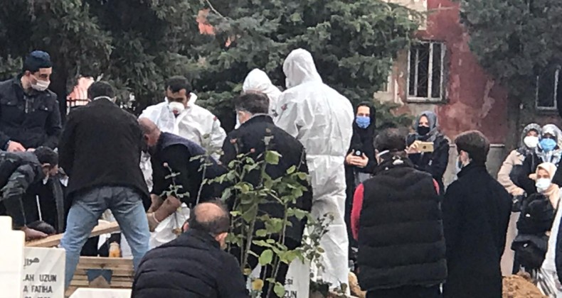 Koronavirüse yenik düşen yaşlı çiftin cenazeleri aynı gün defnedildi