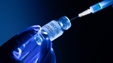 Pfizer-BioNTech’in aşısını olanlarda yüz felci görüldü, uzmanlar “Merak etmeyin” dedi