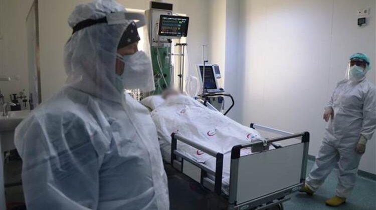 Koronavirüs hastalarının, sağlık çalışanlarını ağlatan istekleri