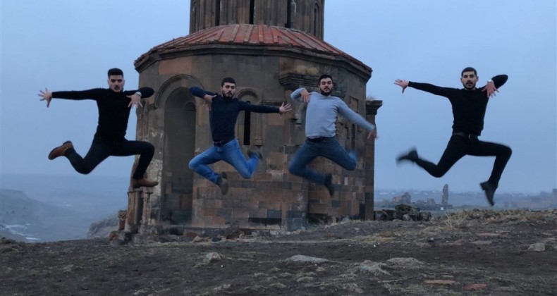 Ani Harabelerini Kafkas dansı yaparak tanıttılar