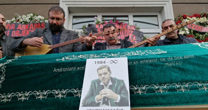 Genç türkücü toprağa verildi