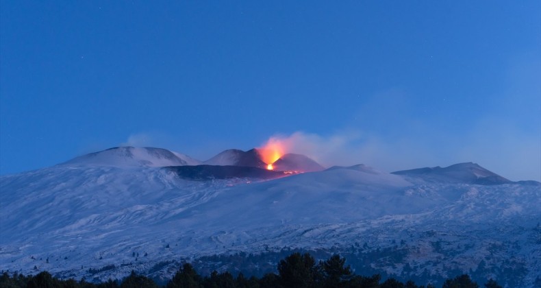 Etna Yanardağı, yeniden faaliyete geçti
