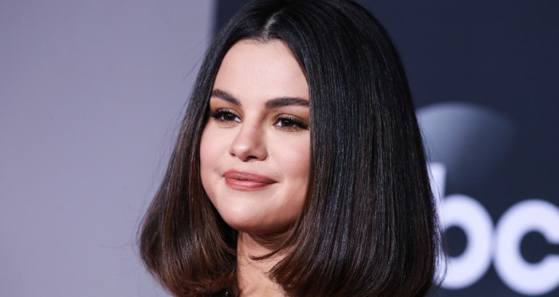 Selena Gomez, Facebook’u suçladı