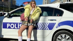 Aleyna Tilki’den kelepçeli pozlar