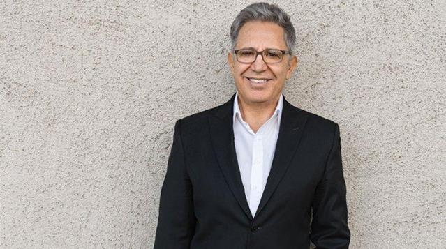 Zülfü Livaneli, yanlışlıkla yarı çıplak fotoğrafını Twitter’dan paylaştı