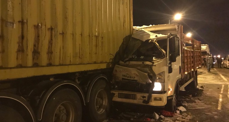 Samsun’da buzlanan viyadükte 15 araç çarpıştı