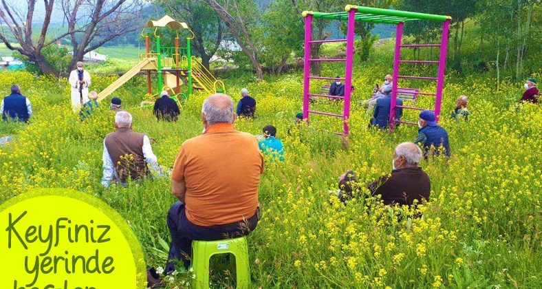 Ardahan’da çocuk parkında cuma namazı