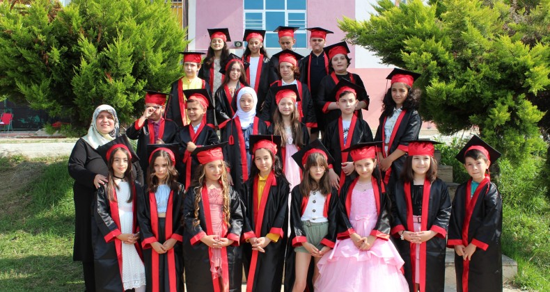 YUNUS EMRE İLKOKULU İLK MEZUNLARINI VERDİ