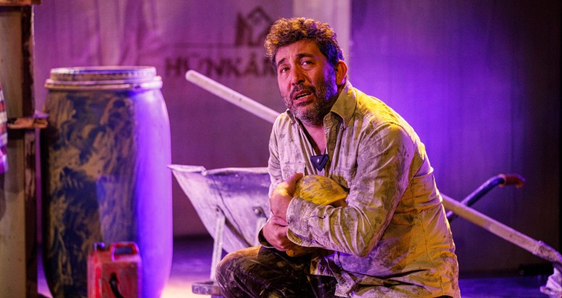 Emre Kınay’ın güçlü performansıyla, yürek burkan yepyeni bir hikaye: “Irgat”