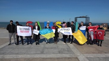 SAMSUN’DA YAŞAYAN UKRAYNALILAR RUSYA’YI PROTESTO ETTİ