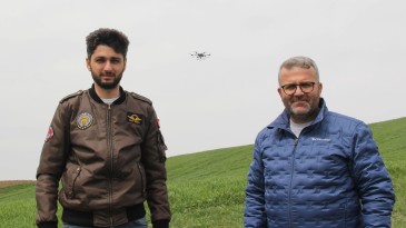 Havzalı çiftçi deneme amaçlı tarlasını zirai dron ile ilaçladı