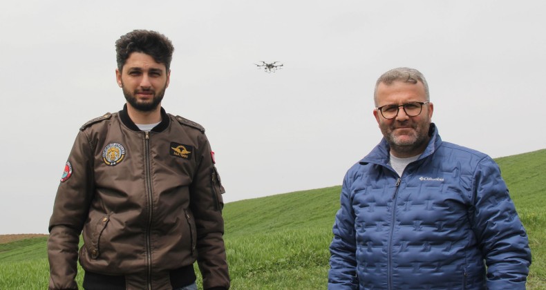 Havzalı çiftçi deneme amaçlı tarlasını zirai dron ile ilaçladı