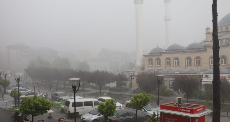 Samsun’da sağanak ve dolu etkili oldu