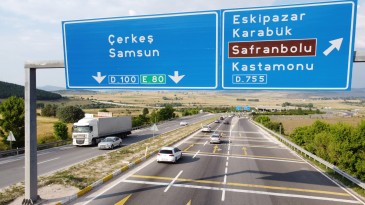 İstanbul’u Karadeniz illerine bağlayan D-100 kara yolunda bayram yoğunluğu sürüyor