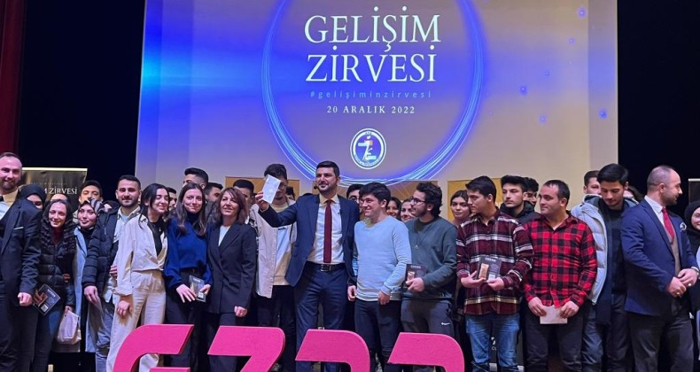 SEMİH SARIALİOĞLU, KTÜ GELİŞİM ZİRVESİ’NDE ÖĞRENCİLERLE BİR ARAYA GELDİ!