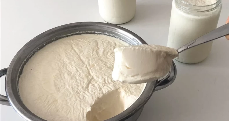 Yoğurt mayalarken bir tutam tuz ve şeker ekleyin, bakın ne oluyor