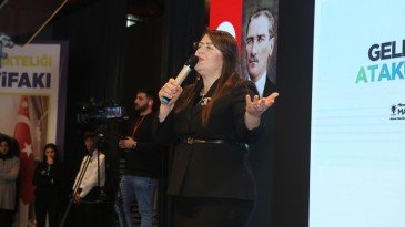 Özlem Marş’tan gençlere müjde: Atakum Kart