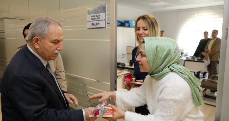 Başkan Demirtaş, Kadınlar Günü’nü çiçeklerle kutladı