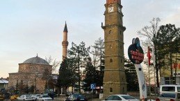Ezan 3 dakika erken okundu… Orucu erken açtılar