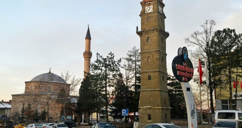 Ezan 3 dakika erken okundu… Orucu erken açtılar