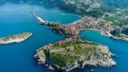 Karadeniz’deki turizm beldesi bayramda doldu taştı: İlçeye girişler kapatıldı