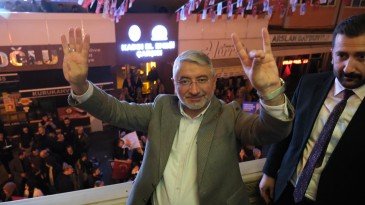 Çorum’da ipi Ak Partili Aşgın gögüsledi