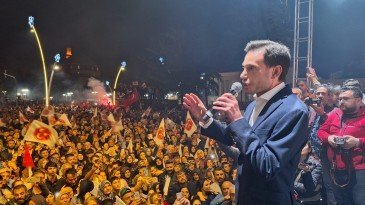 Tokat Belediye Başkanlığını kazanan MHP’li Yazıcıoğlu, vatandaşlara hitap etti: – “Sizlerle beraber çok güzel hizmetler yapacağız. Tokat’ı kucaklayacağımızı göreceksiniz”