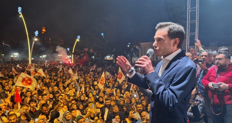 Tokat Belediye Başkanlığını kazanan MHP’li Yazıcıoğlu, vatandaşlara hitap etti: – “Sizlerle beraber çok güzel hizmetler yapacağız. Tokat’ı kucaklayacağımızı göreceksiniz”