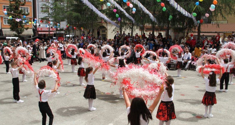 Giresun’un ilçelerinde 23 Nisan Ulusal Egemenlik ve Çocuk Bayramı kutlandı