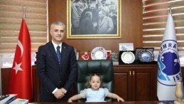 Yomra Belediye Başkanı Bıyık, koltuğunu çocuklara devretti