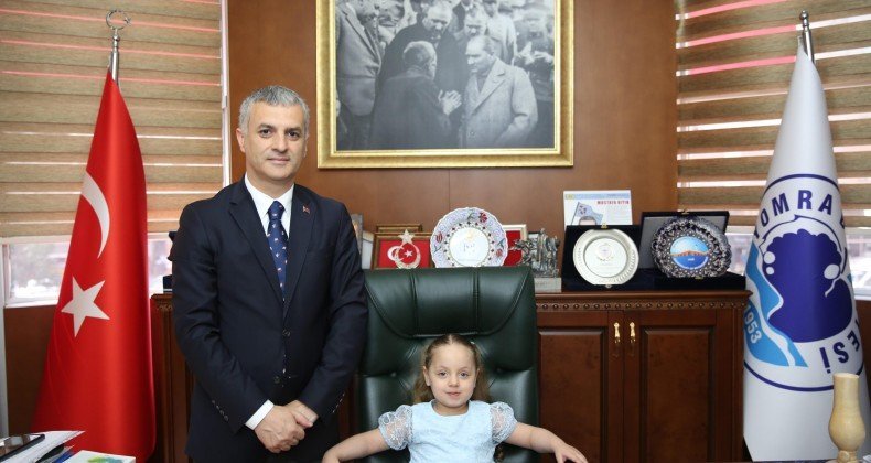 Yomra Belediye Başkanı Bıyık, koltuğunu çocuklara devretti