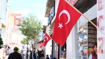 Başkan Sıbıç’tan Bayrak çağrısı