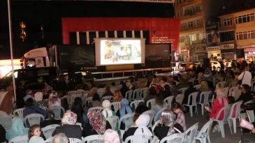 Havzalılar, Kültür Yolu Festivalinde açık havada film izledi
