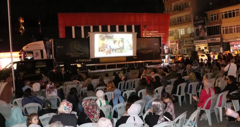 Havzalılar, Kültür Yolu Festivalinde açık havada film izledi