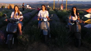 Tekirdağ’daki “Mor Tarlalar” Motosikletlilerin Stüdyosu Oldu