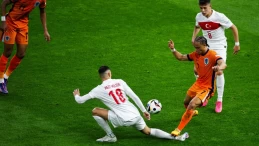 Xavi Simons’un sert hareketine kırmızı kart çıkmadı