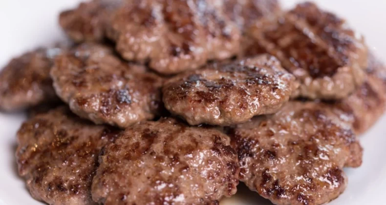 Ne soda, ne karbonat! Bu köfte sönmek nedir bilmiyor; Sadece 1 tane ekleyip yoğurun…