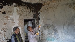 Başkan İkiz, Evi yanan vatandaşa sahip çıktı