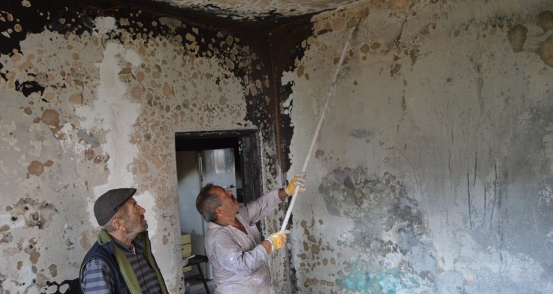 Başkan İkiz, Evi yanan vatandaşa sahip çıktı