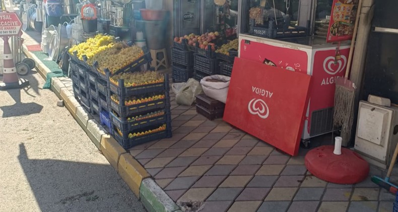 İskilip’te kaldırımı işgal eden 26 esnafa para cezası verildi