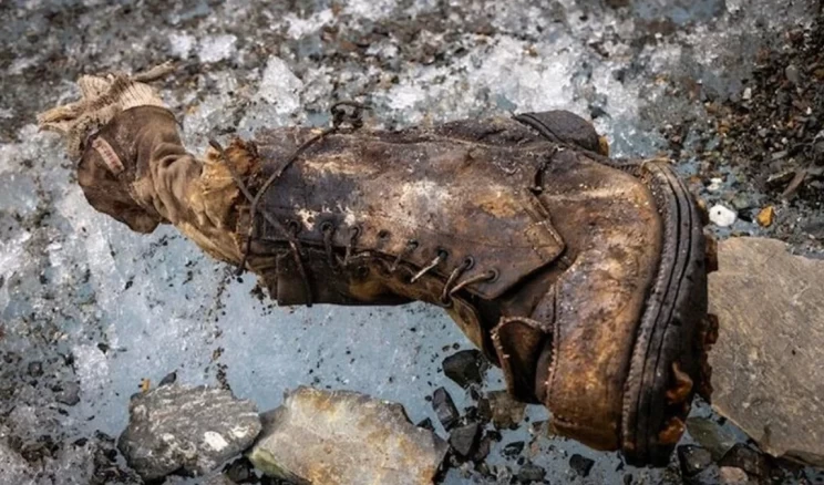 Everest’e tırmanan dağcının ayağı 100 yıl sonra bulundu