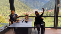 Uzungöl’de Ronaldo’nun kuymaklı bal mumu heykeli