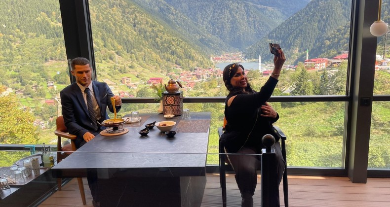 Uzungöl’de Ronaldo’nun kuymaklı bal mumu heykeli
