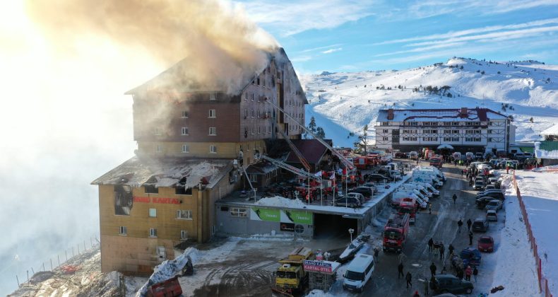 Kartalkaya Kayak Merkezi’nde otelde çıkan yangında can kaybı 10’a yükseldi