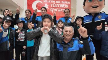 Samsun’da polislerden Down sendromlu Derin’e sürpriz ziyaret