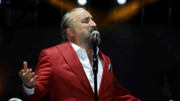 Şarkıcı Volkan Konak hayatını kaybetti